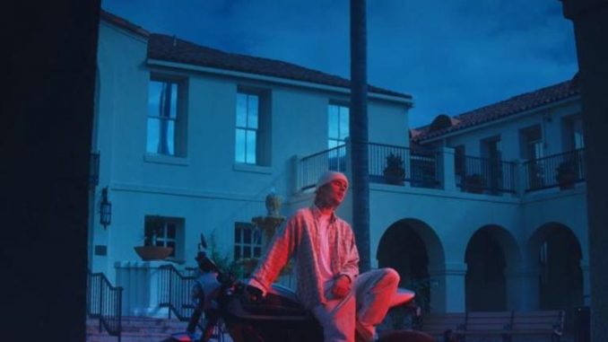 Hold-Justin-Bieber-1.jpg